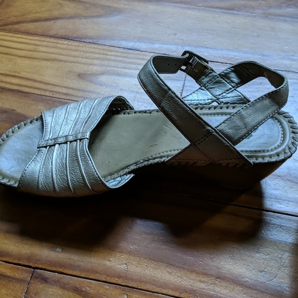 St John's Bay gold leather sandals - Picture 2 of 3